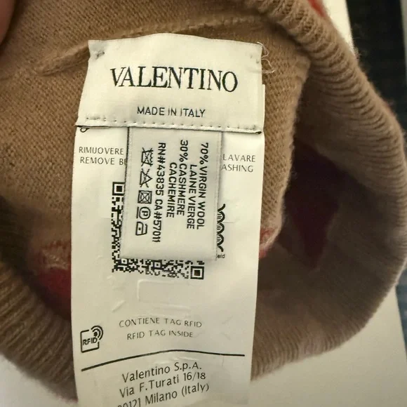 Valentino Logo Beige and Red Wool Beanie display picture 3